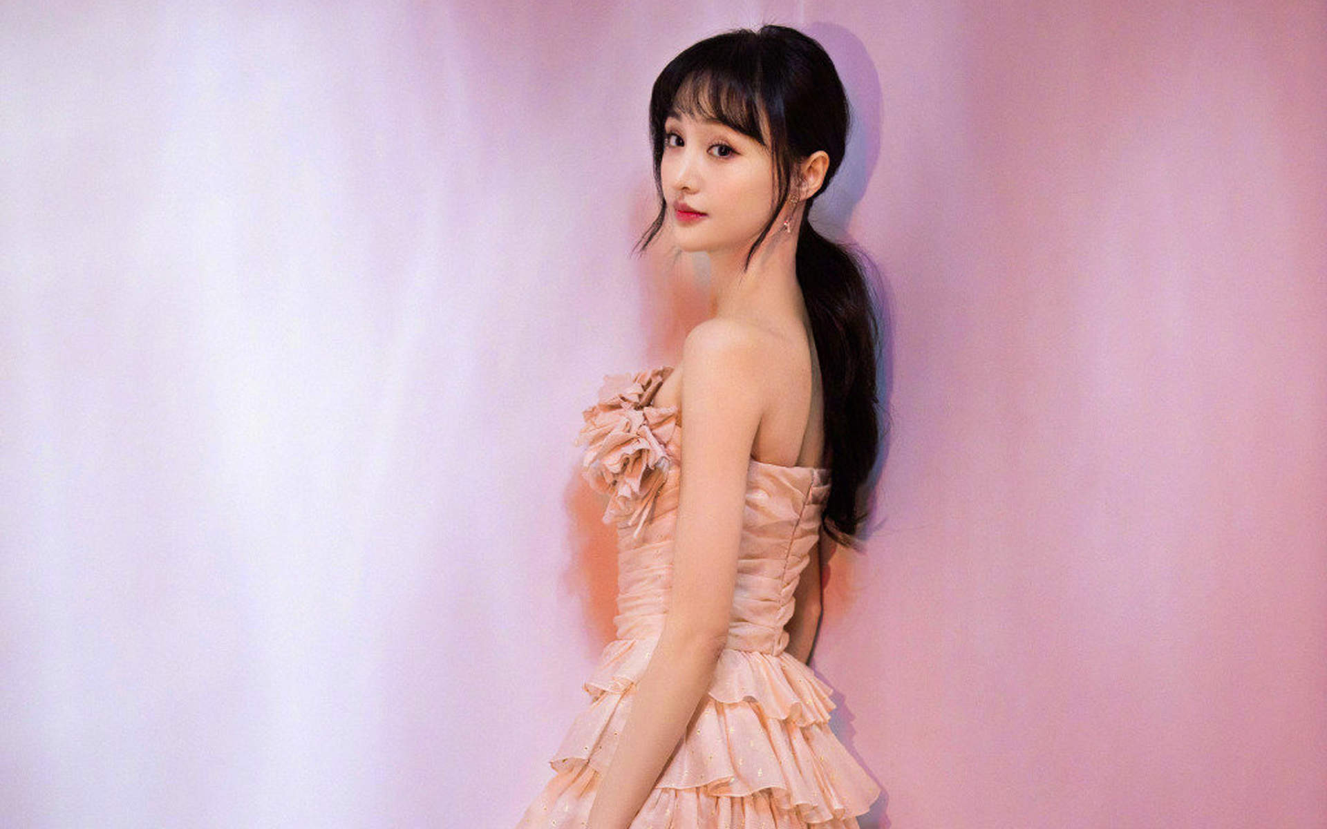 高清中国内地女演员郑爽泡面刘海清爽元气写真图片图片