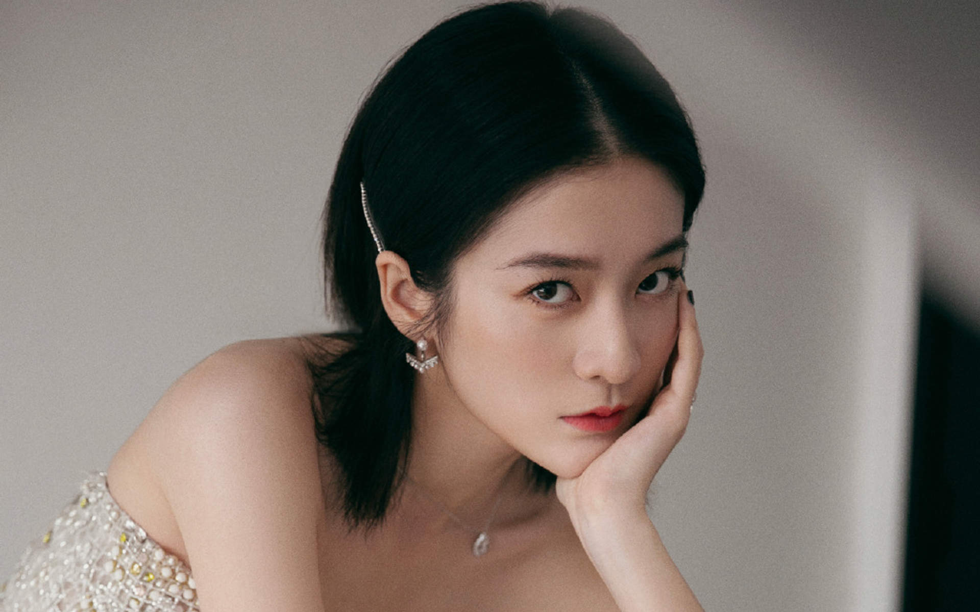 中国内地浙江省义乌女演员张雪迎时尚个性写真图片图片 中国内地浙江省义乌女演员张雪迎时尚个性写真图片图片