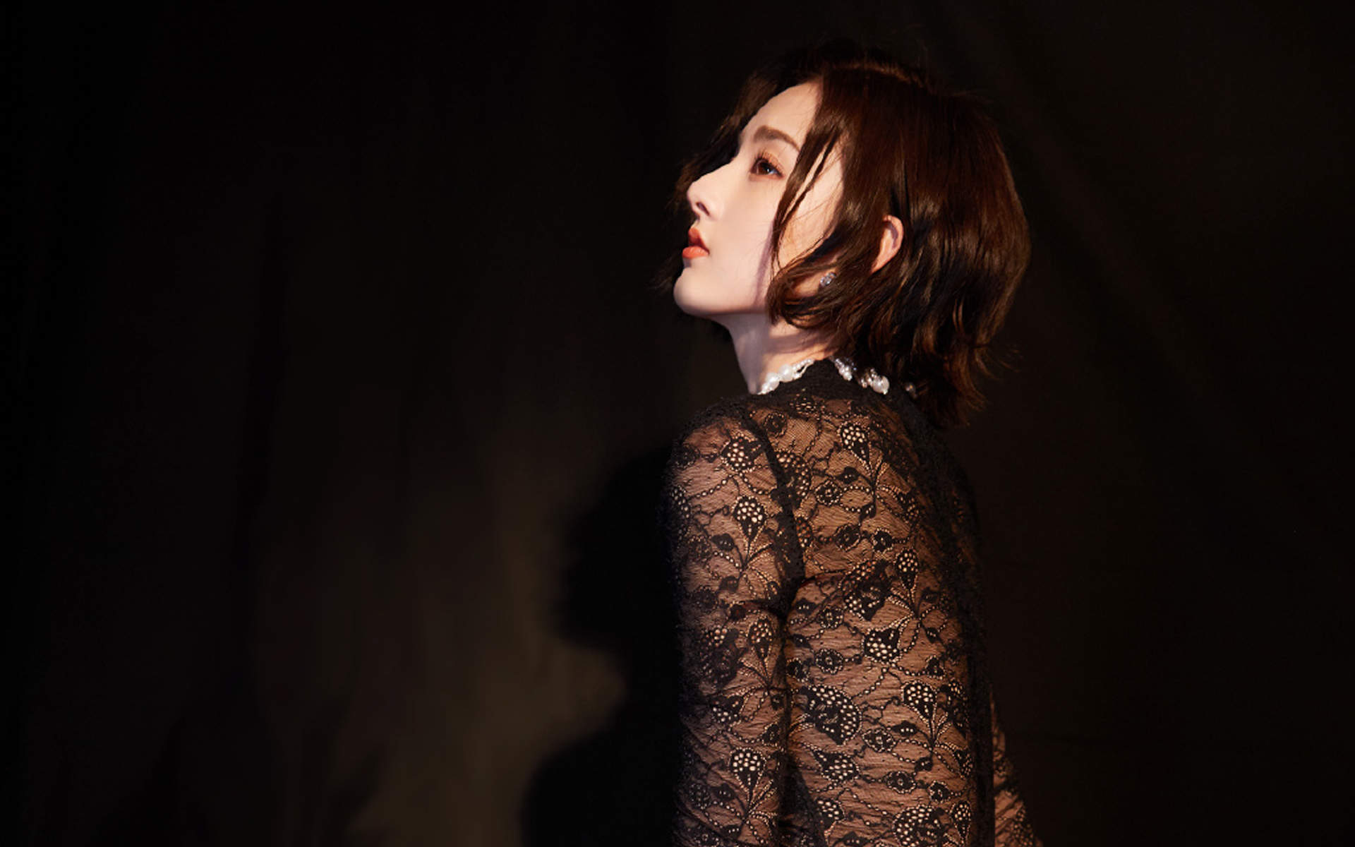 中国北京当代95后女演员宋祖儿民族风高清桌面壁纸图片 中国北京当代95后女演员宋祖儿民族风高清桌面壁纸图片