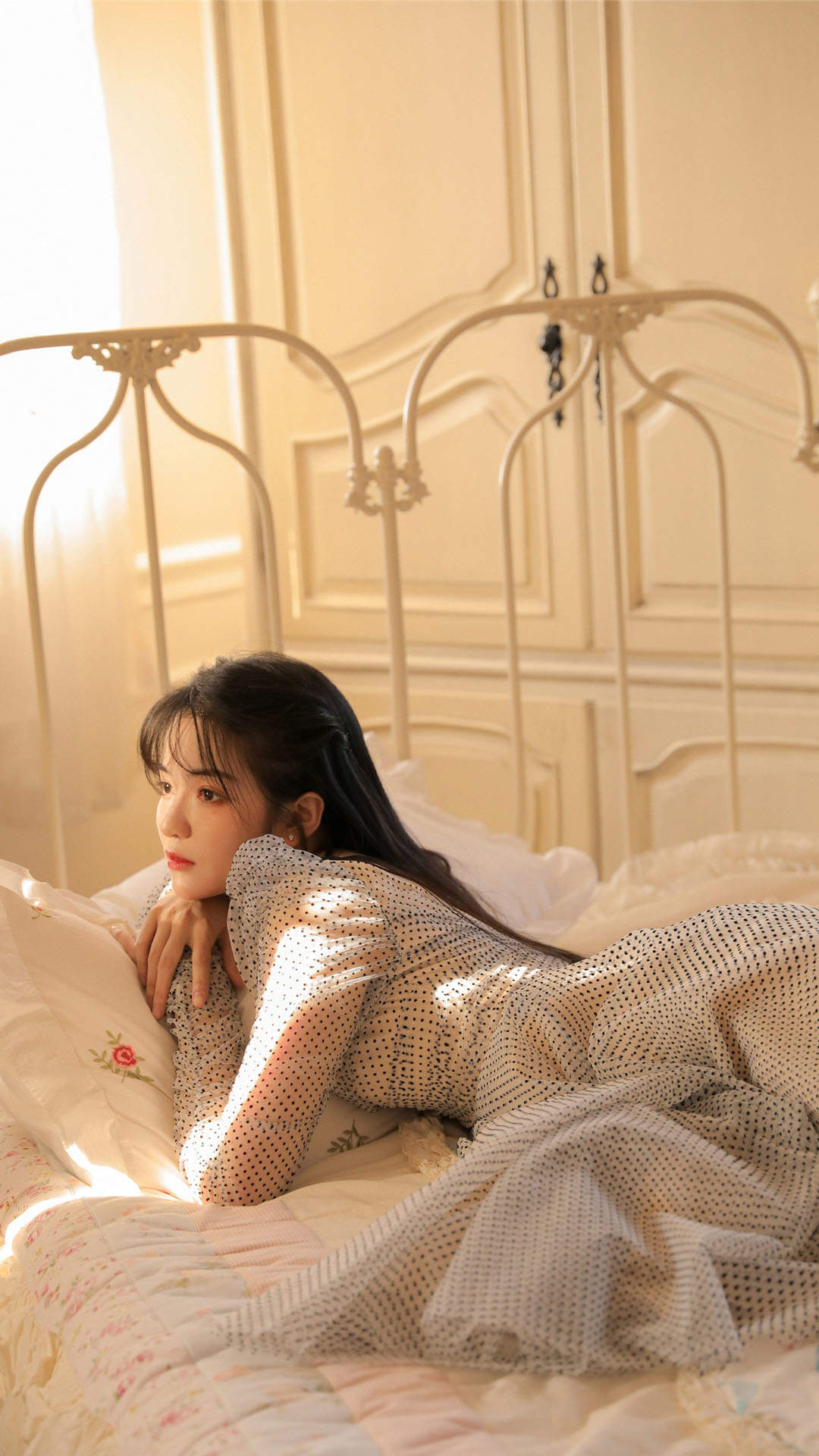 甜美蕾丝美女手机壁纸图片