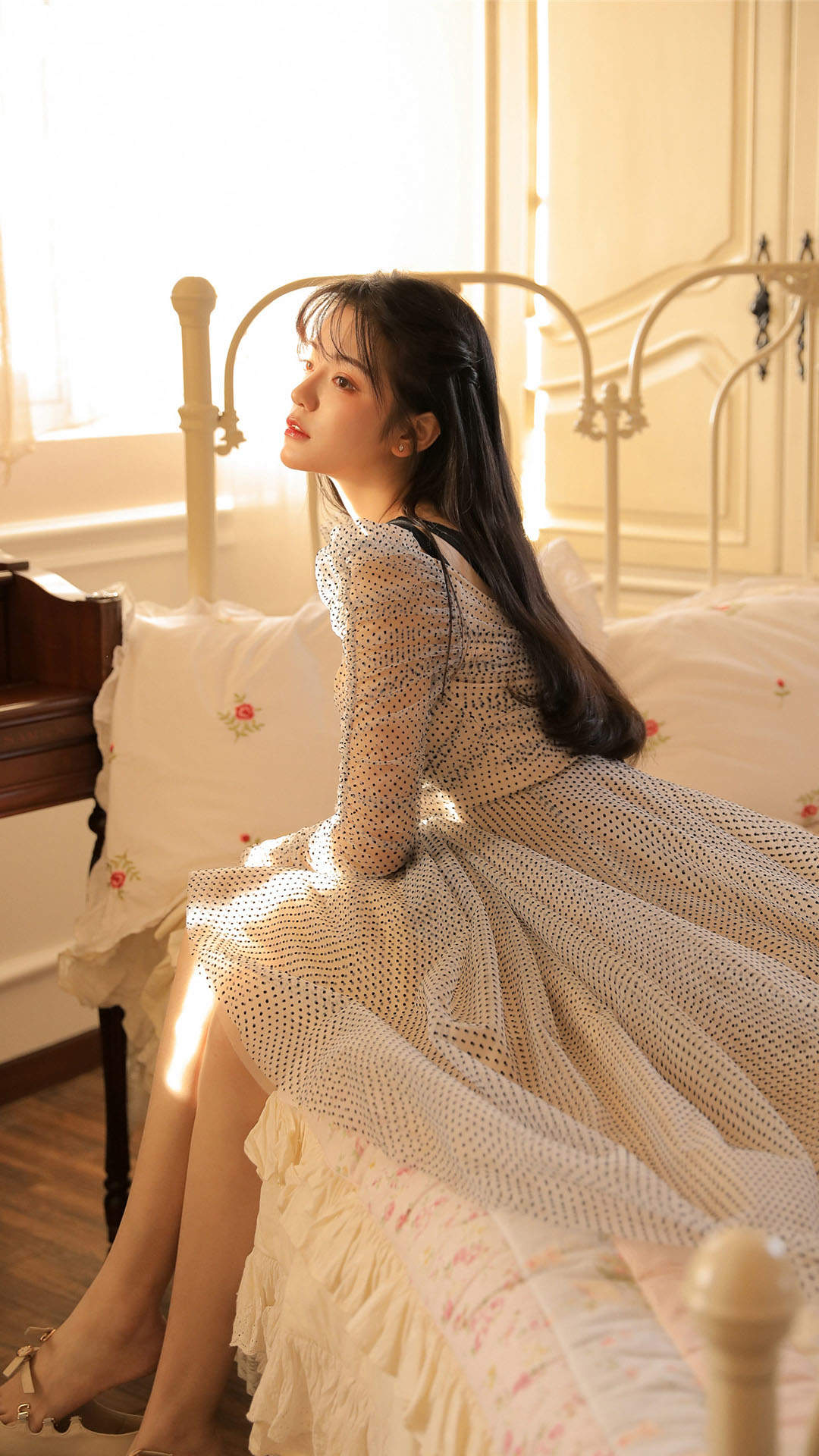 甜美蕾丝美女手机壁纸图片