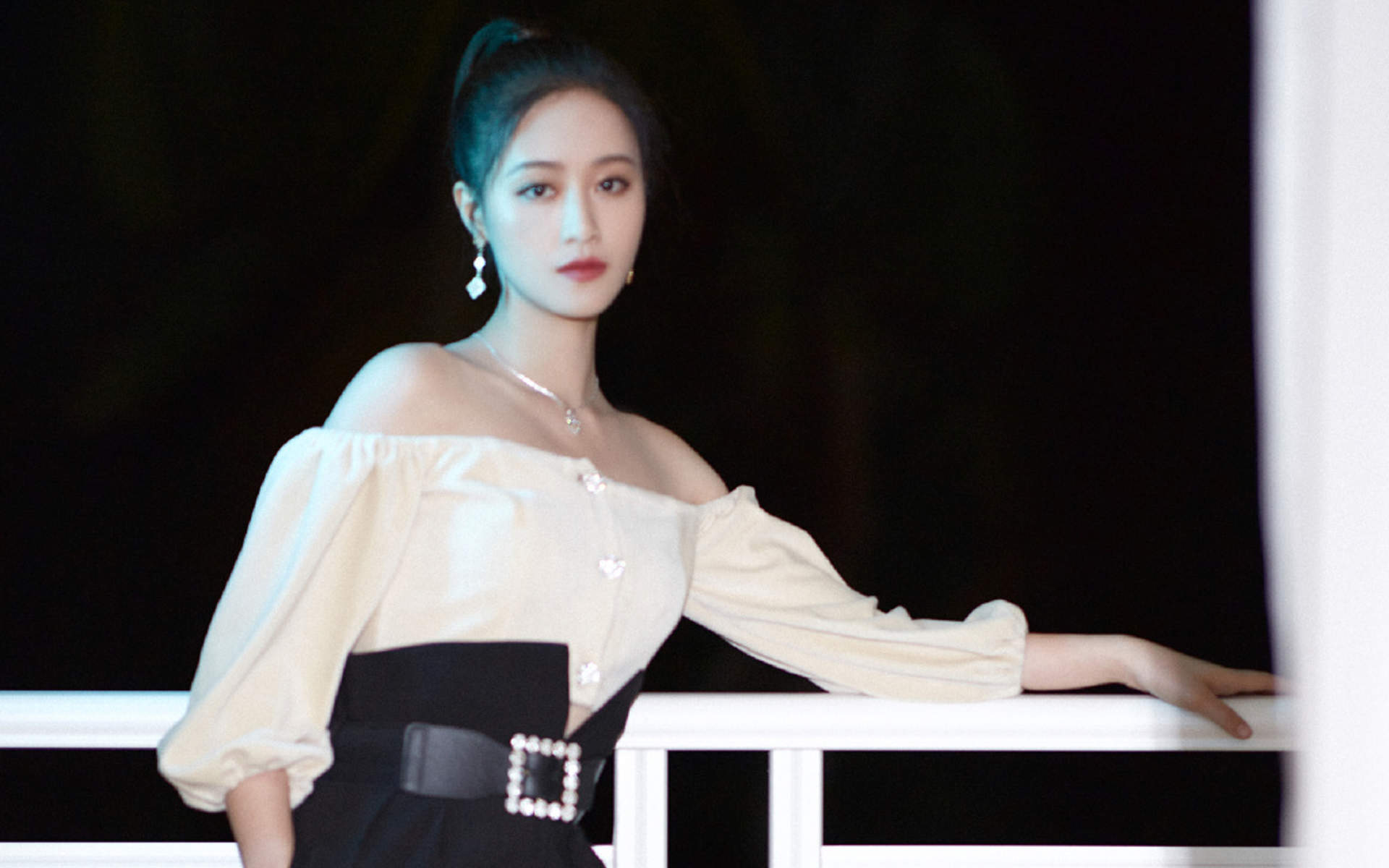 蓝盈莹图片