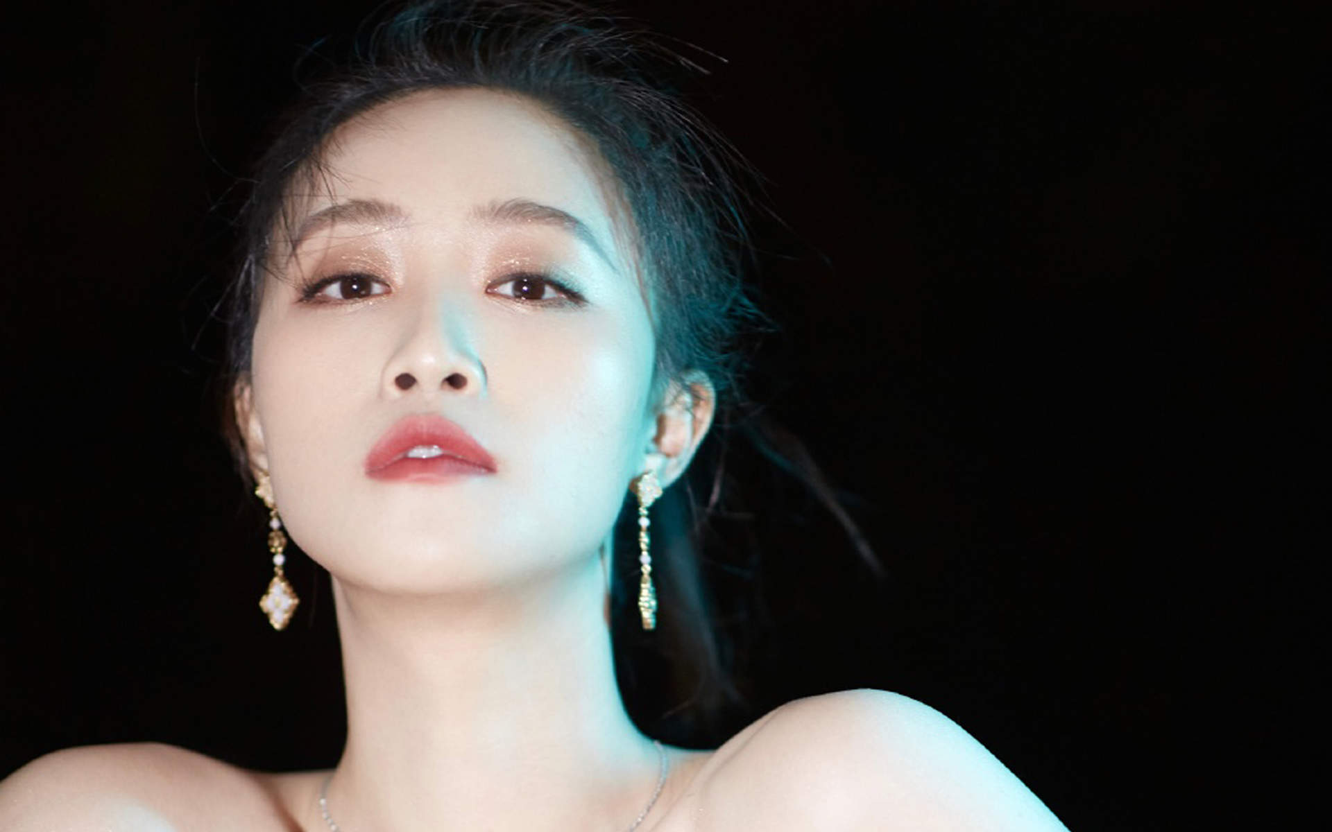 蓝盈莹图片
