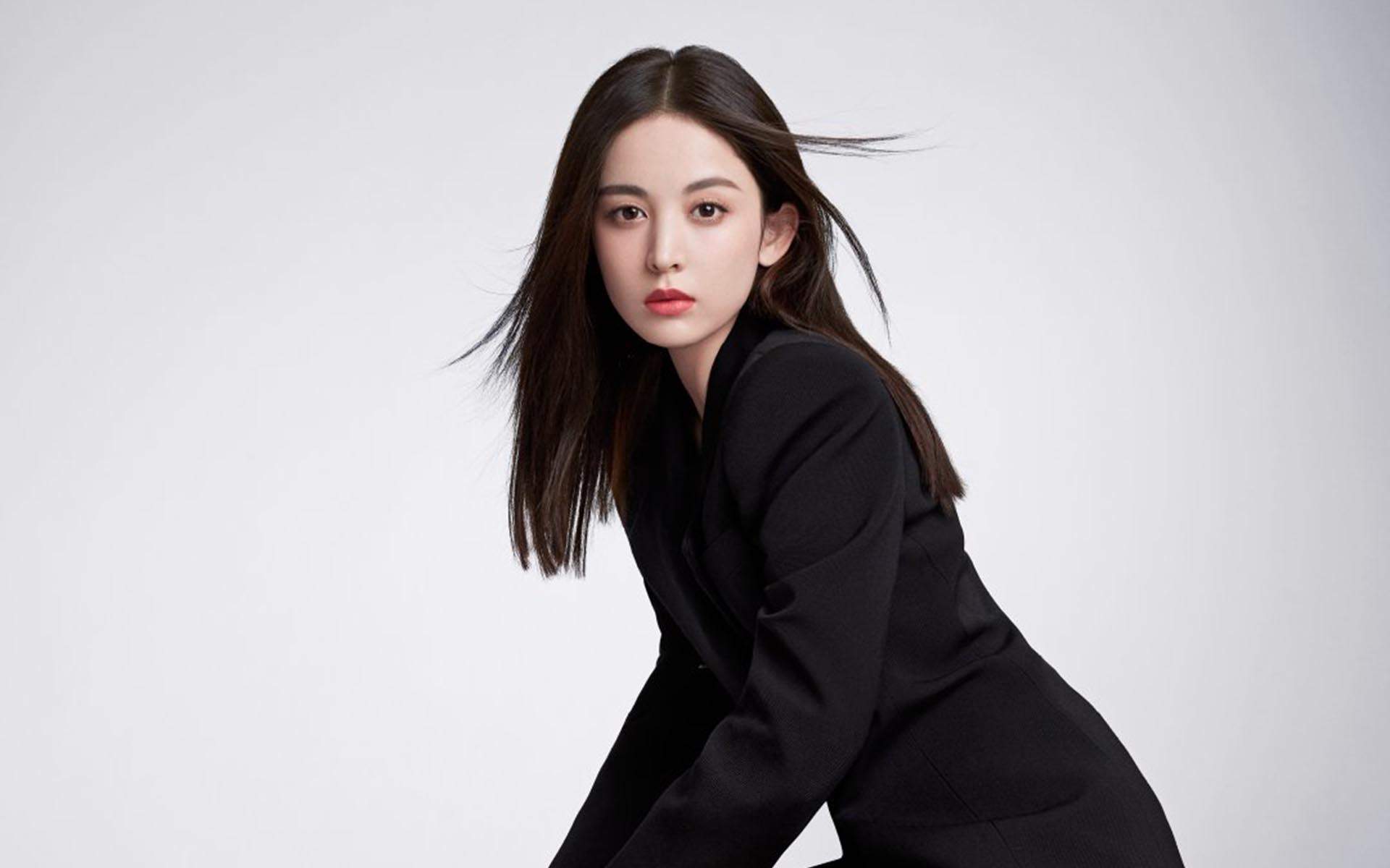 中国内地新疆乌鲁木齐市影视女演员古力娜扎性感前卫高清桌面壁纸图片 中国内地新疆乌鲁木齐市影视女演员古力娜扎性感前卫高清桌面壁纸图片