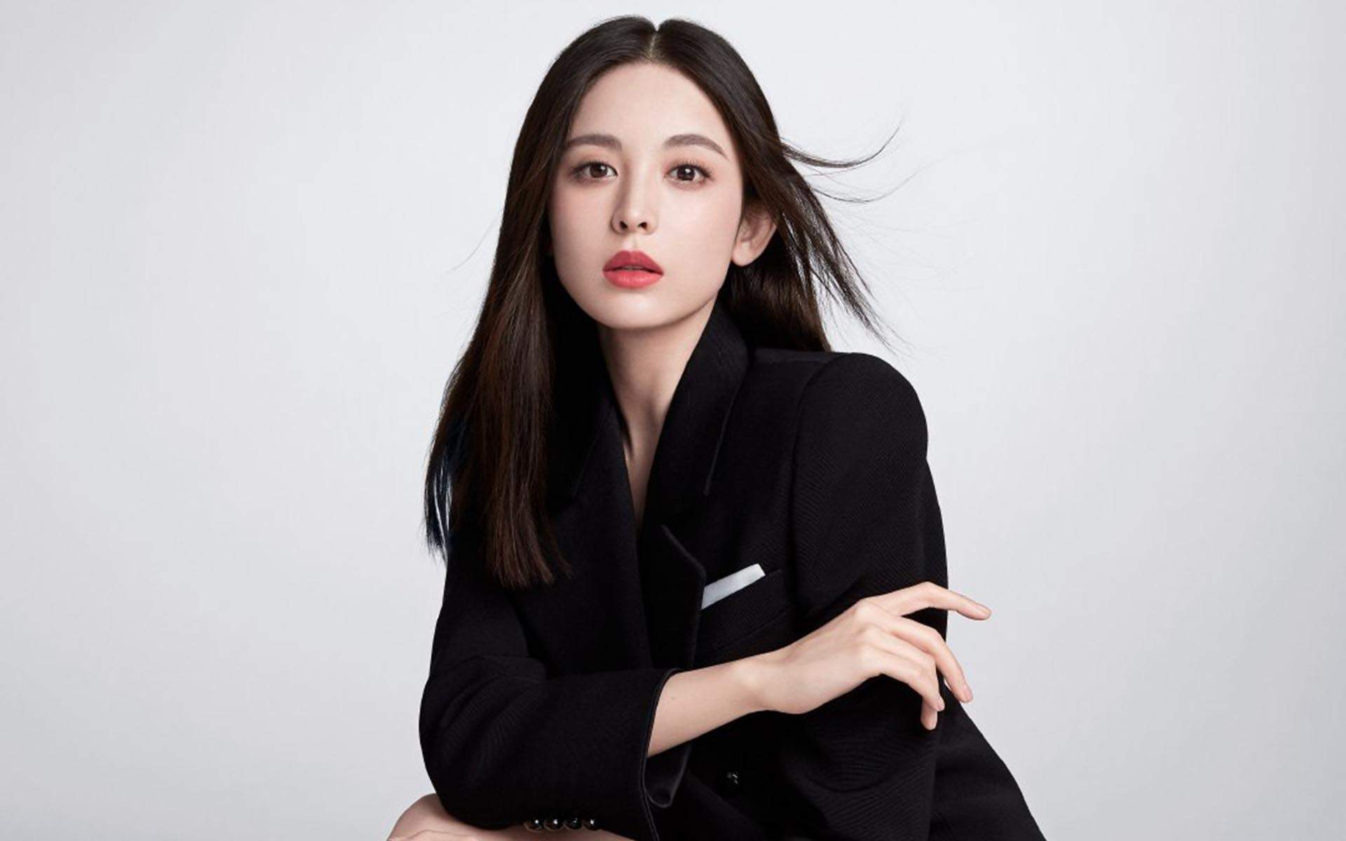 中国内地新疆乌鲁木齐市影视女演员古力娜扎性感前卫高清桌面壁纸图片 中国内地新疆乌鲁木齐市影视女演员古力娜扎性感前卫高清桌面壁纸图片