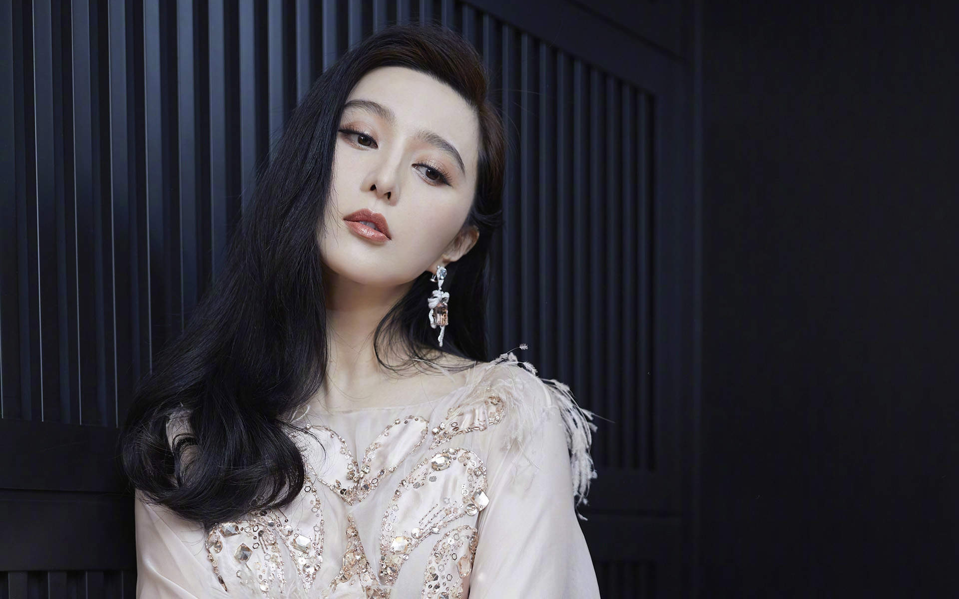 内地山东青岛女演员范冰冰《芭莎珠宝》高贵性感写真图片图片