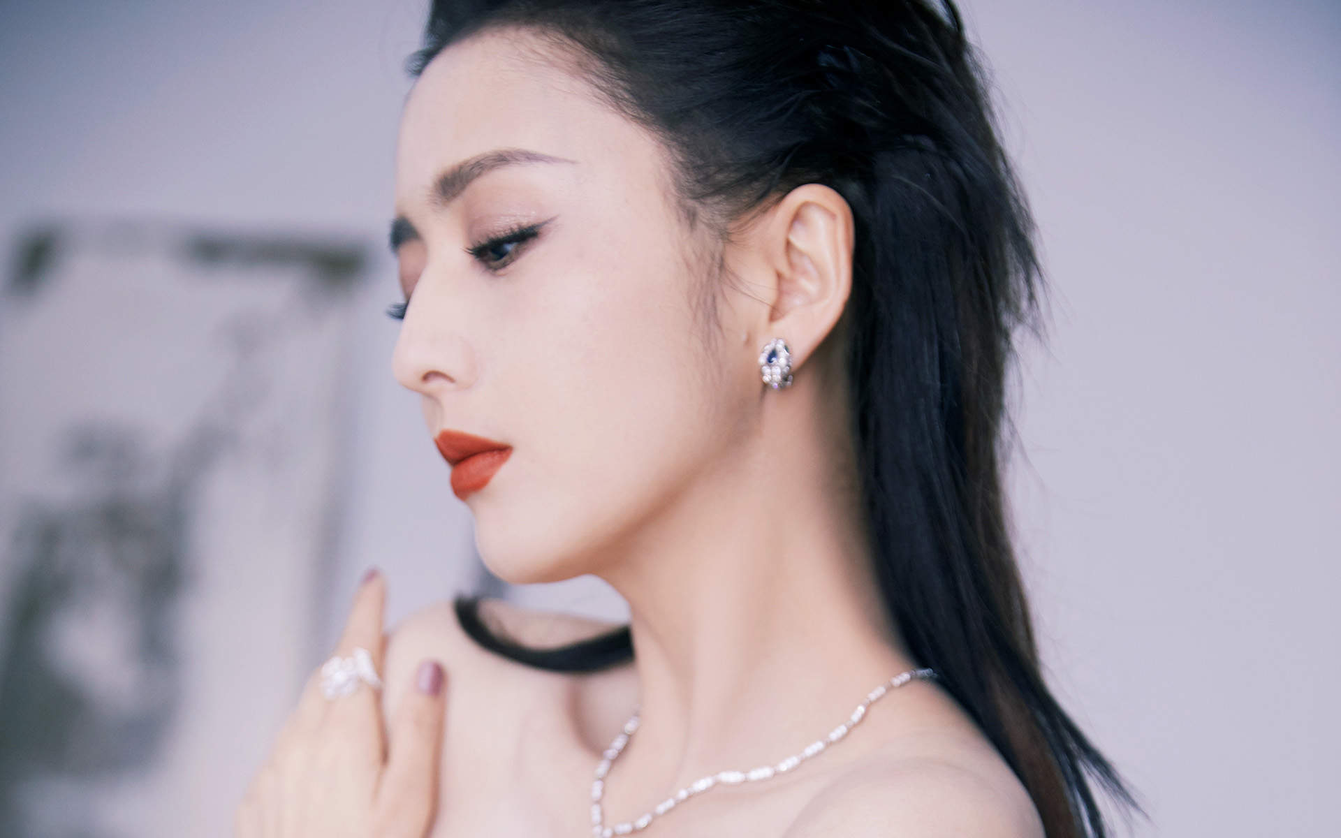 高清中国内地新疆伊犁影视女演员佟丽娅黑色礼裙性感高清桌面壁纸图片 高清中国内地新疆伊犁影视女演员佟丽娅黑色礼裙性感高清桌面壁纸图片