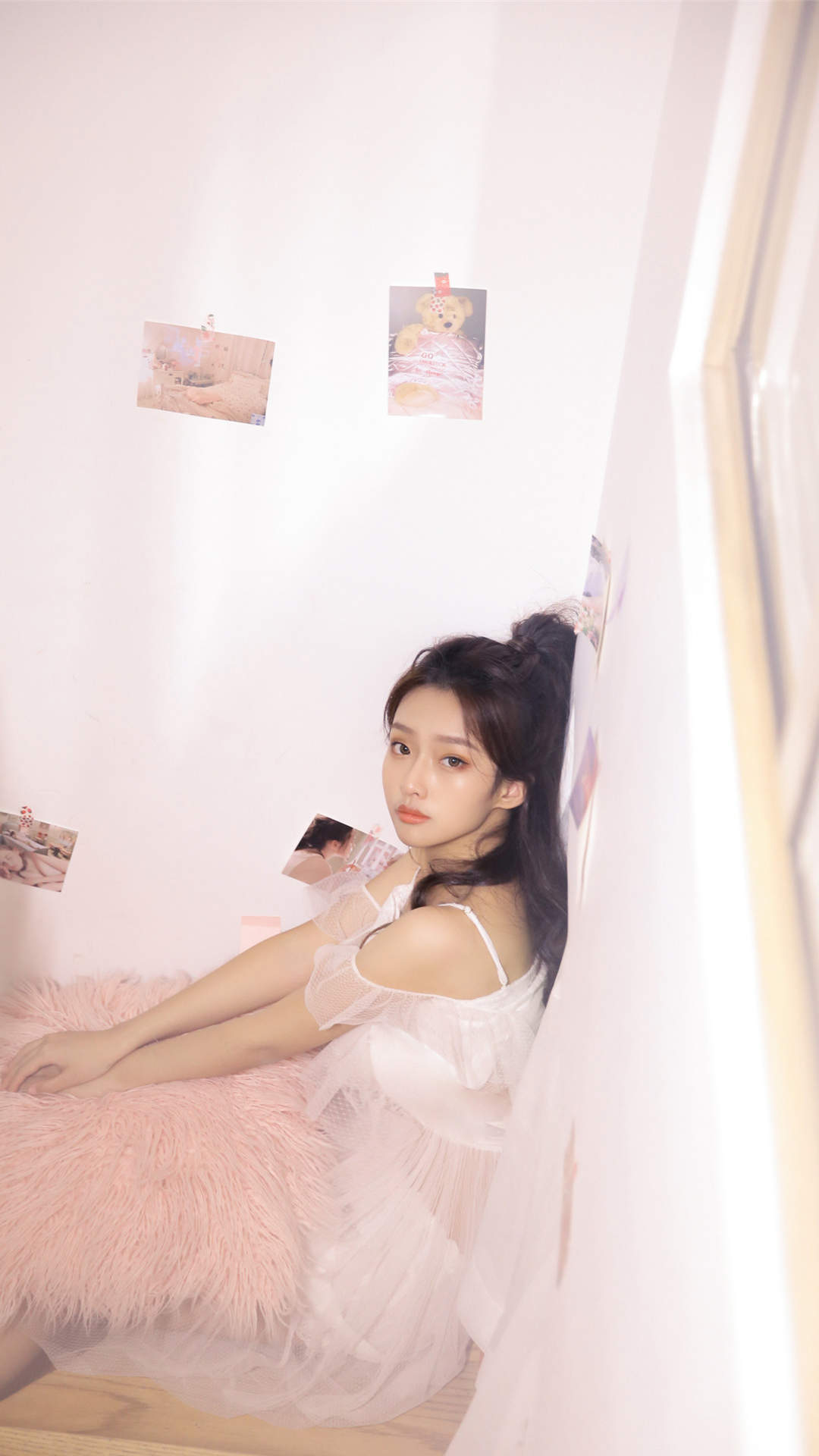 床上美女图片