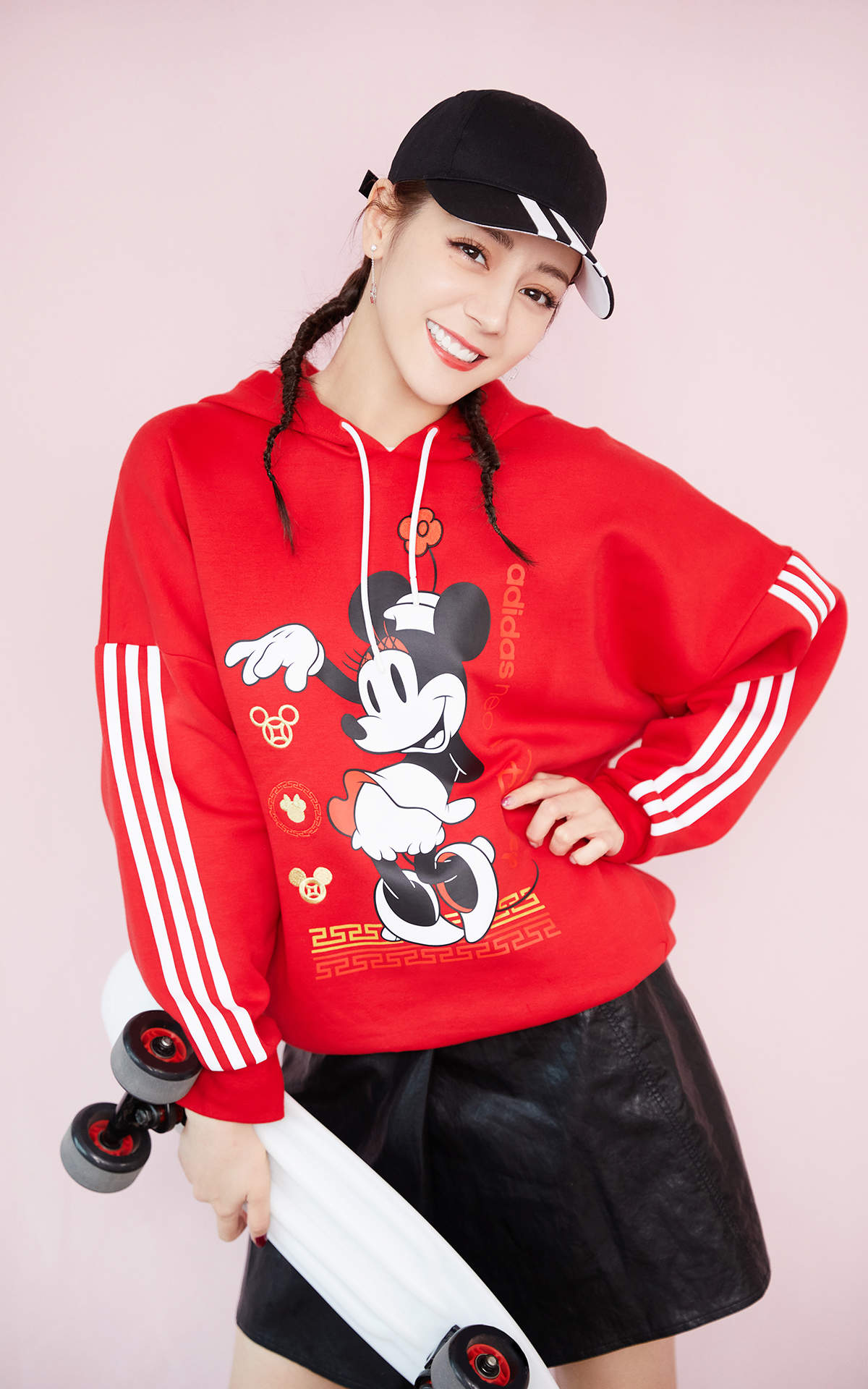 新疆乌鲁木齐美女演员迪丽热巴性感抹胸裙写真桌面壁纸图片
