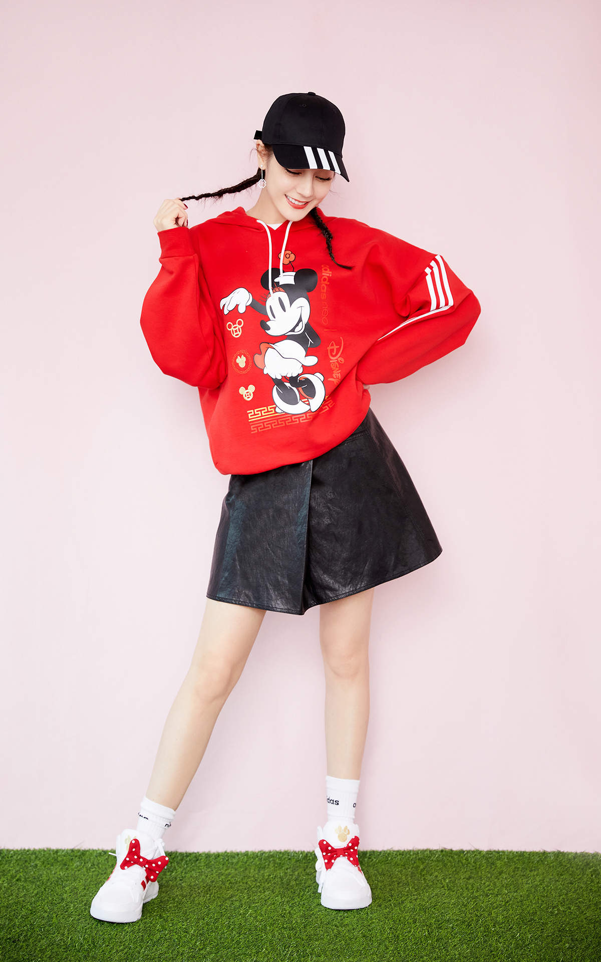 新疆乌鲁木齐美女演员迪丽热巴最新杂志写真图片图片