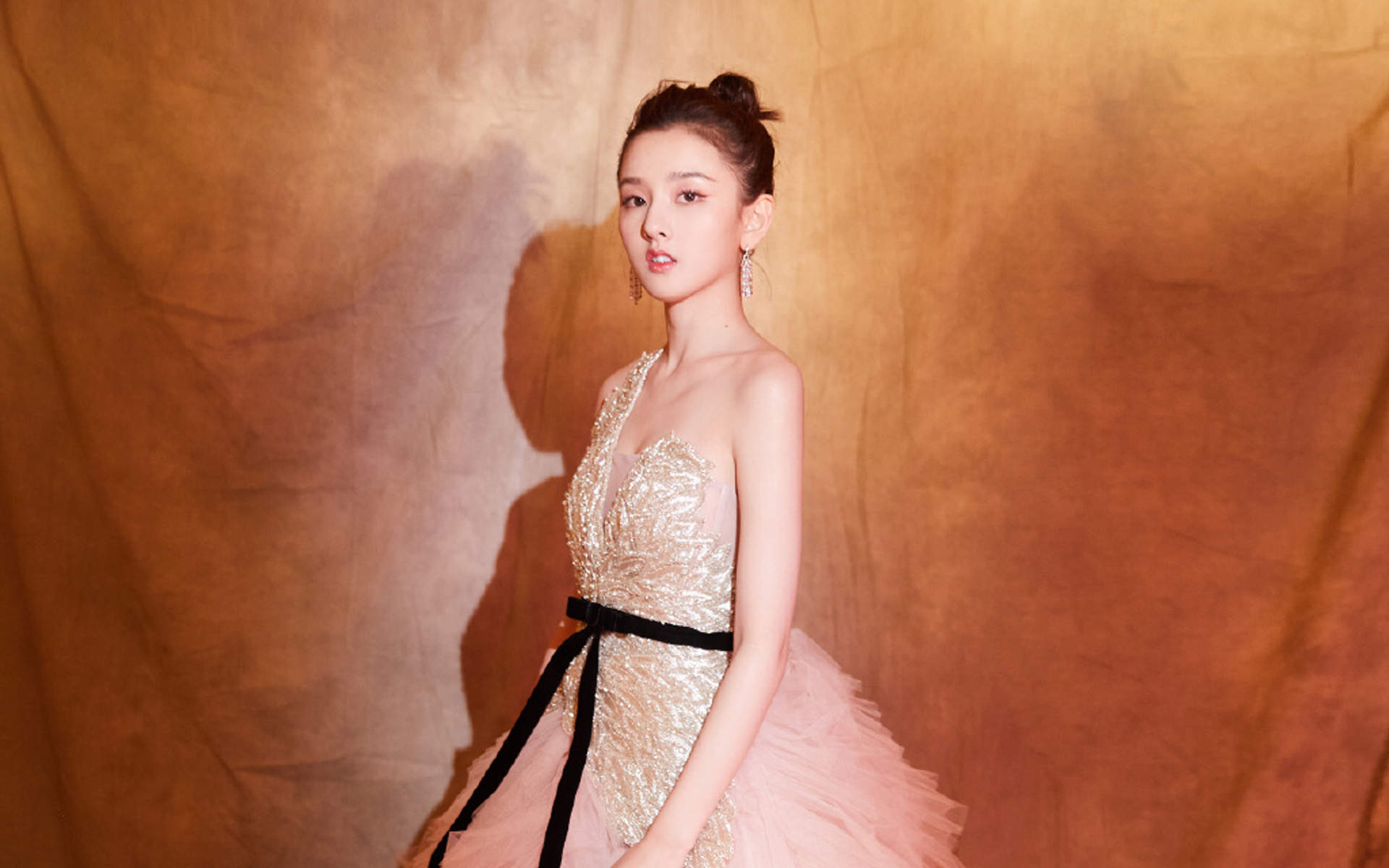 中国北京当代95后女演员宋祖儿清新时尚可爱写真图片桌面壁纸图片