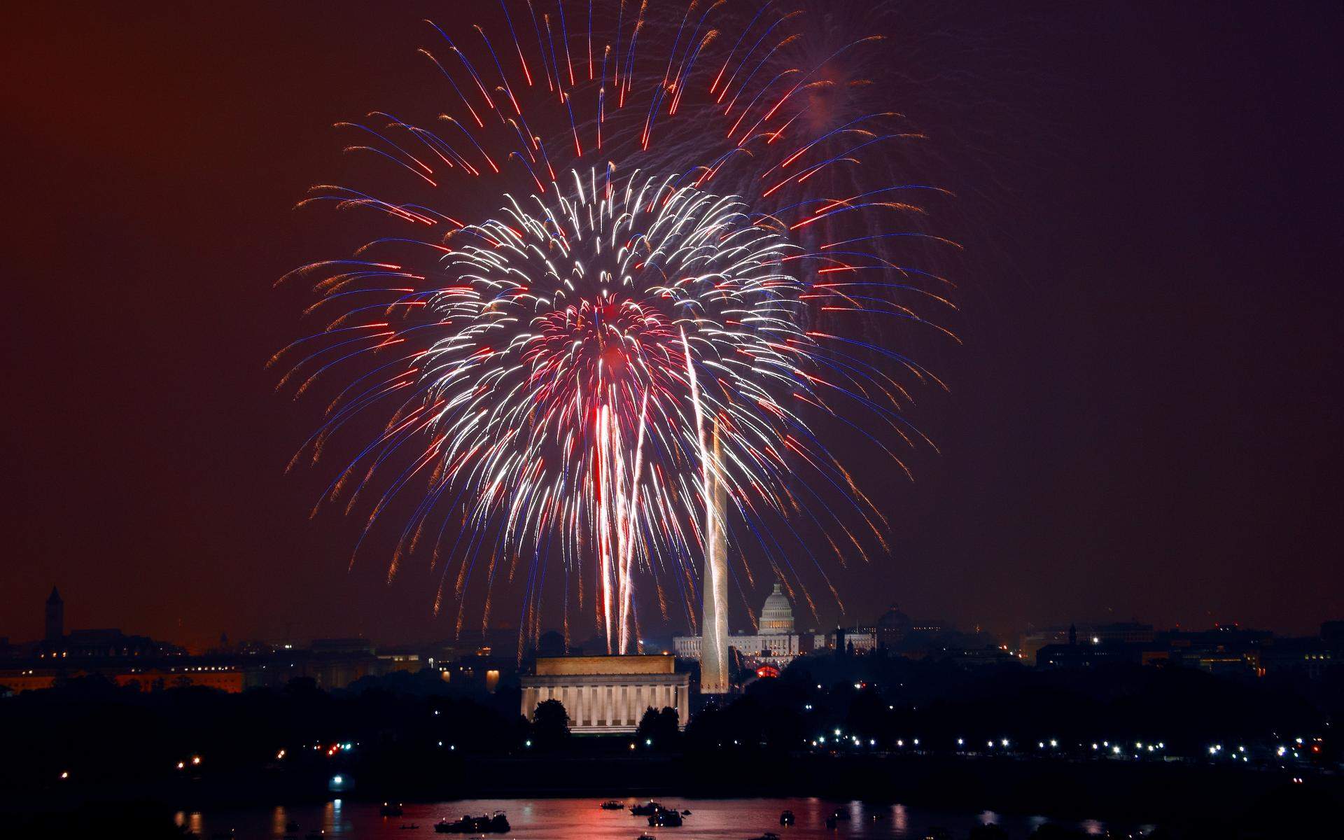 鸭嘴兽男孩春节卡通电脑壁纸图片
