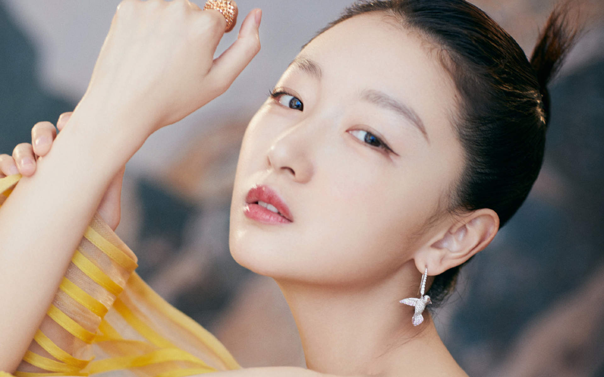 中国内地影视河北省石家庄女演员周冬雨性感灵动写真桌面壁纸图片