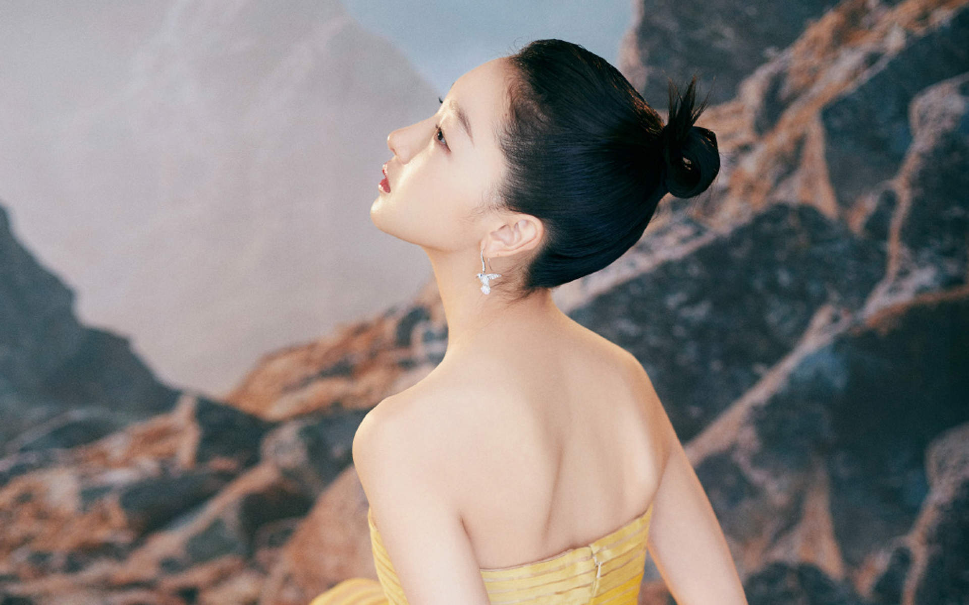 中国内地影视河北省石家庄女演员周冬雨性感灵动写真桌面壁纸图片