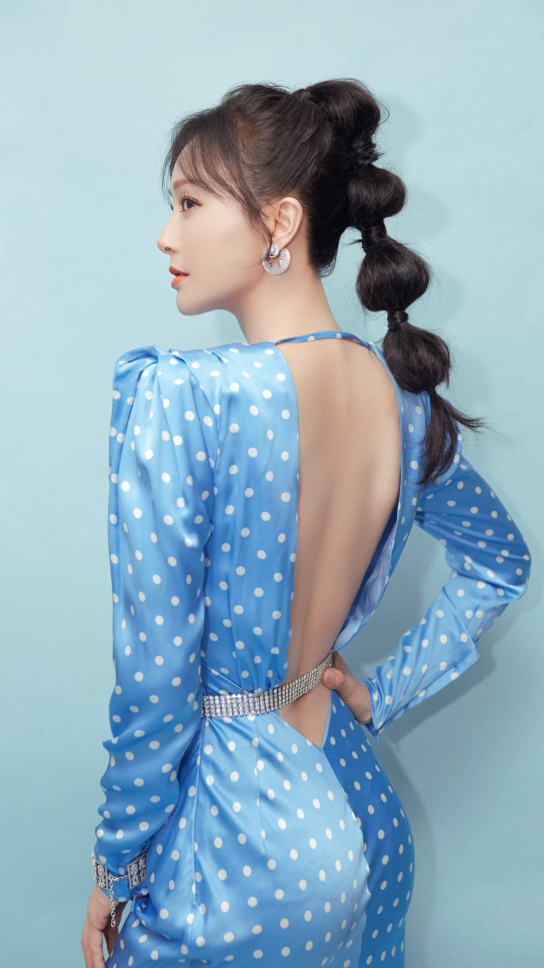 高清中国内地辽宁省沈阳女演员秦岚优雅自信性感写真图片