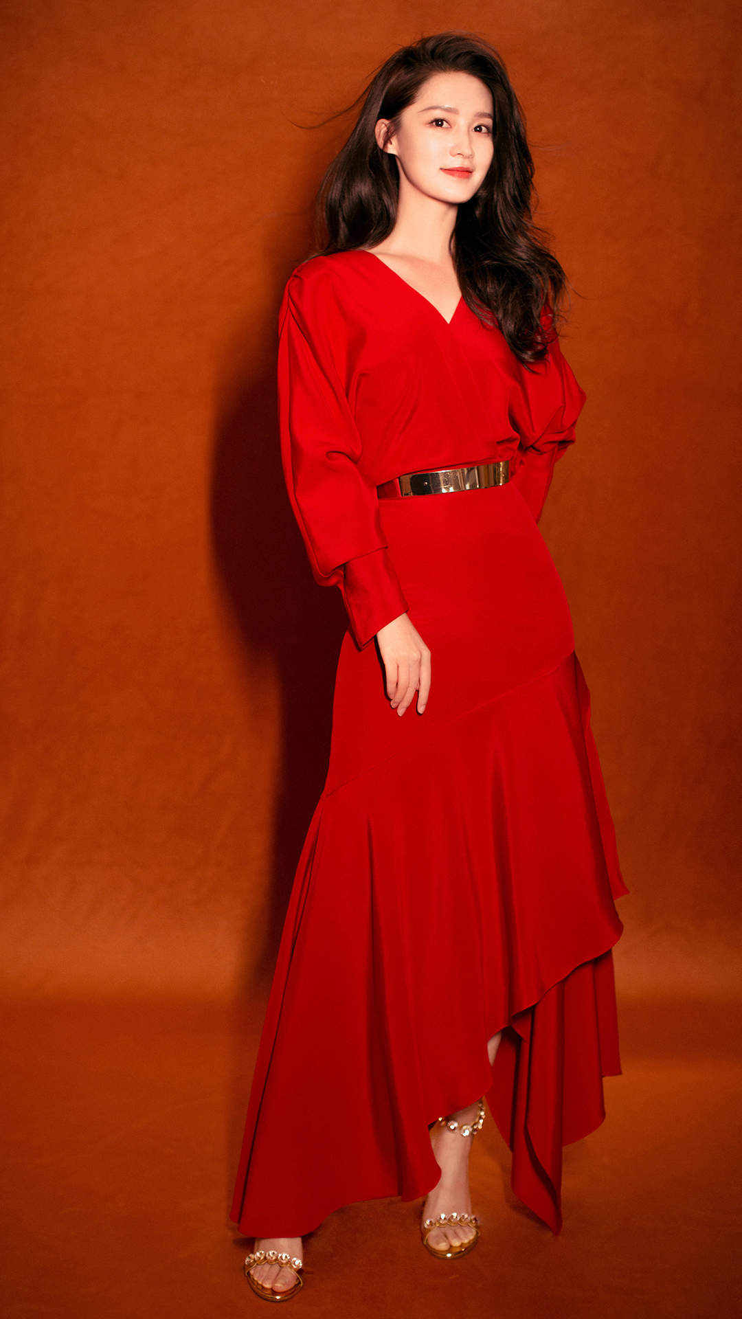 中国内地江苏省苏州市影视女演员李沁甜美俏皮写真手机壁纸图片