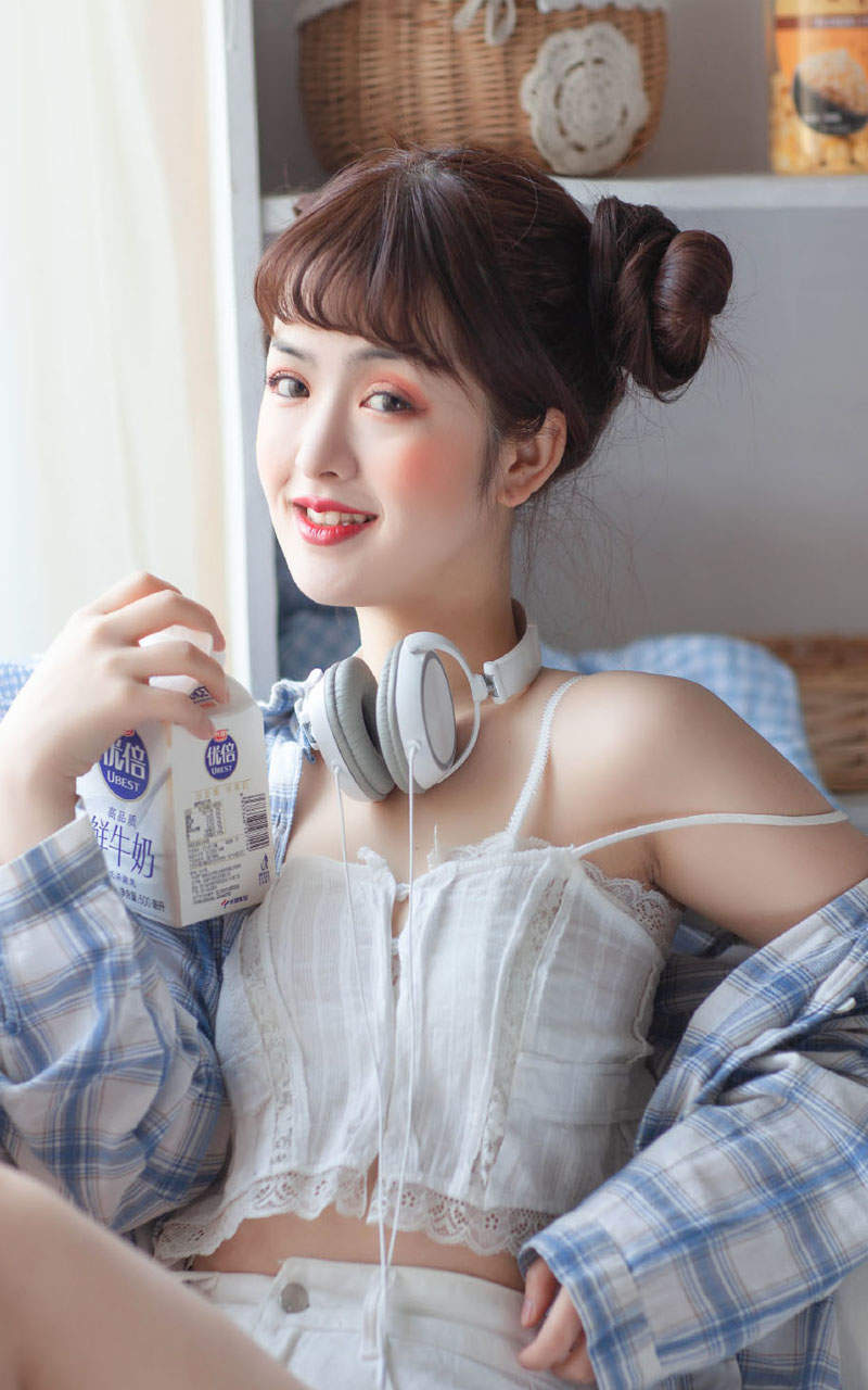 甜美蕾丝美女手机壁纸图片