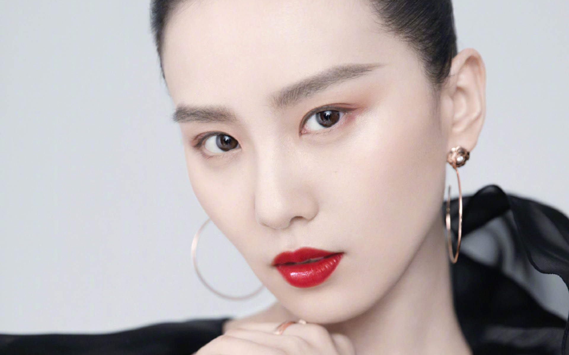 美女明星李晟桌面超清壁纸图片
