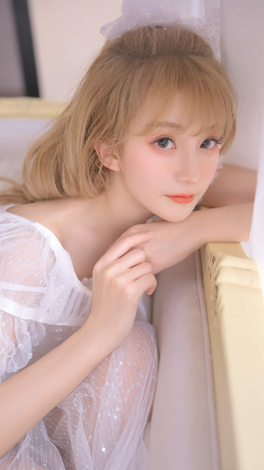 甜美蕾丝美女手机壁纸图片