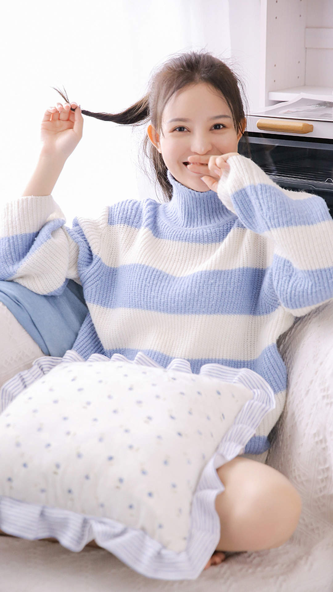 格子吊带裙美女手机壁纸图片