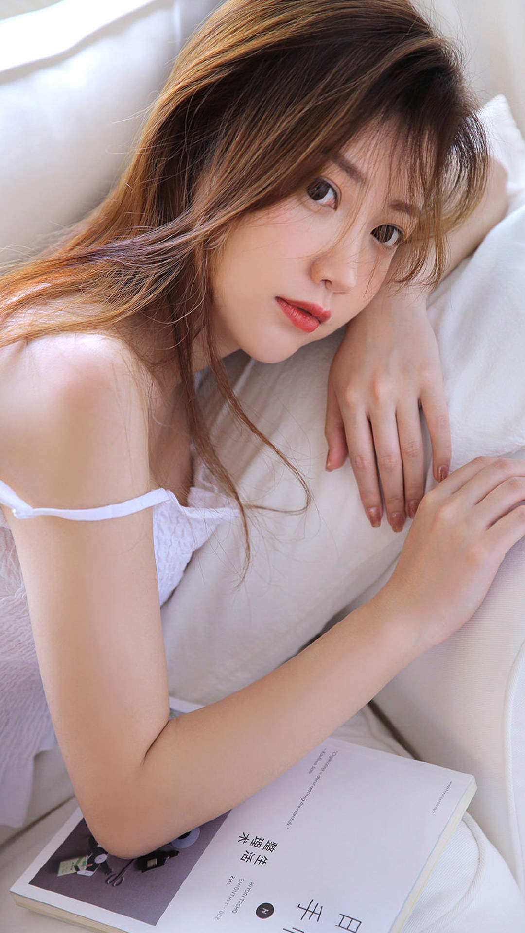 吊带短裤美女手机壁纸图片