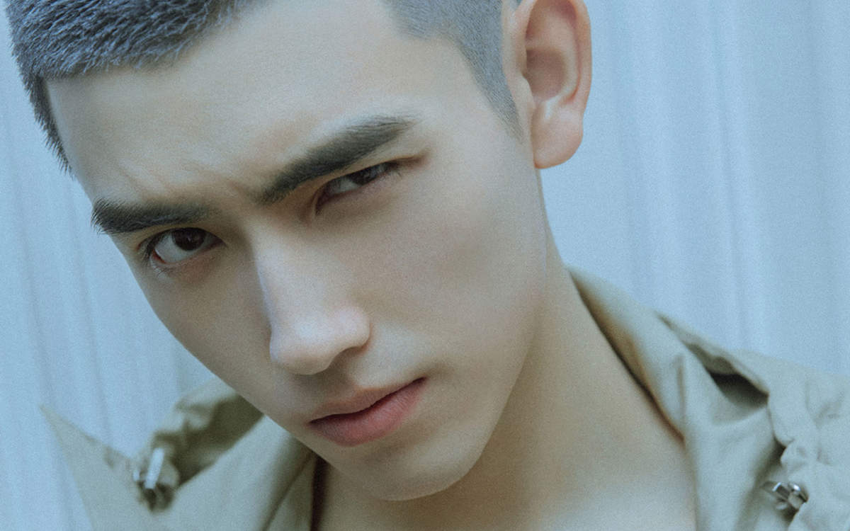 高清中国内地男演员陈飞宇黑色西装帅气写真图片图片