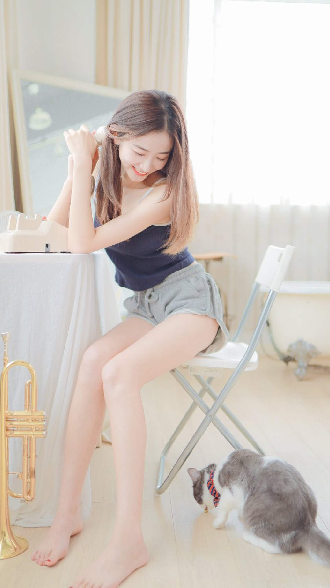 妖艳卷发美女手机壁纸图片