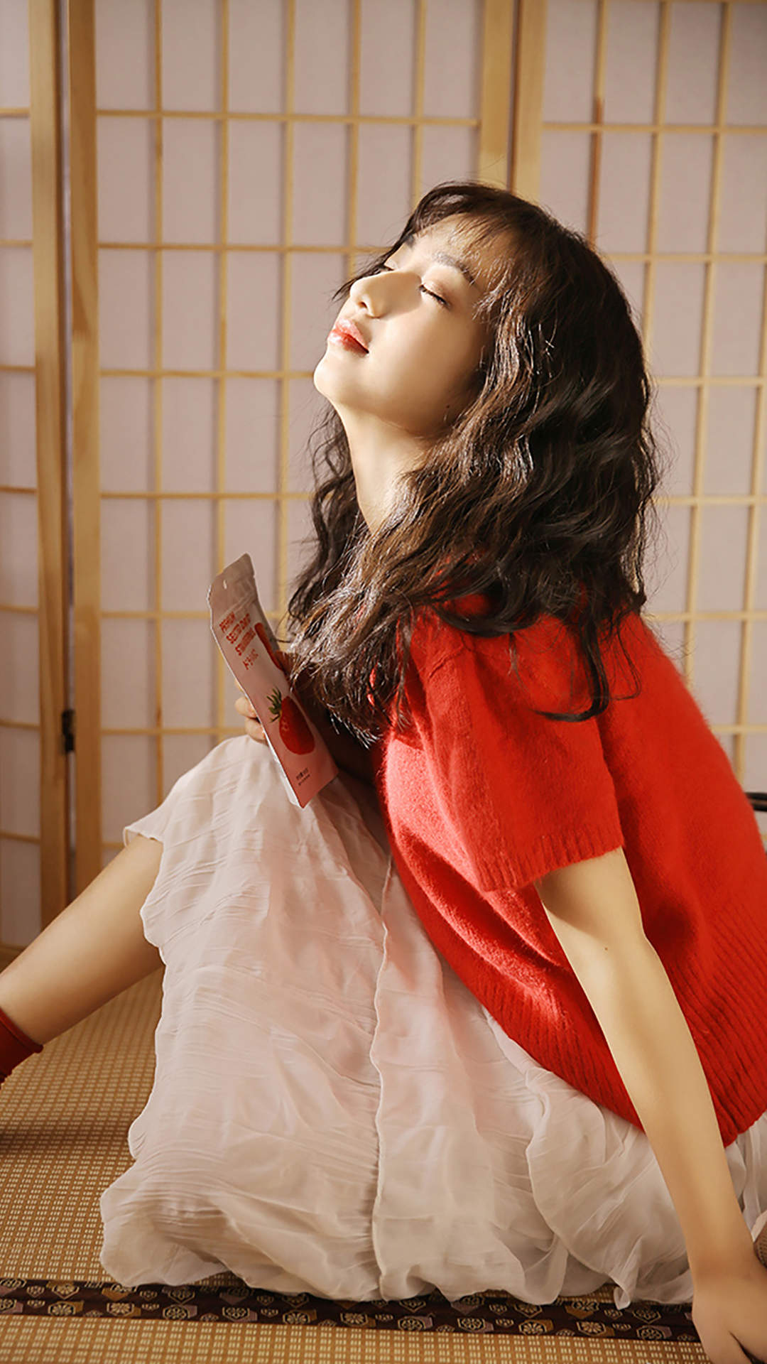 妖艳卷发美女手机壁纸图片
