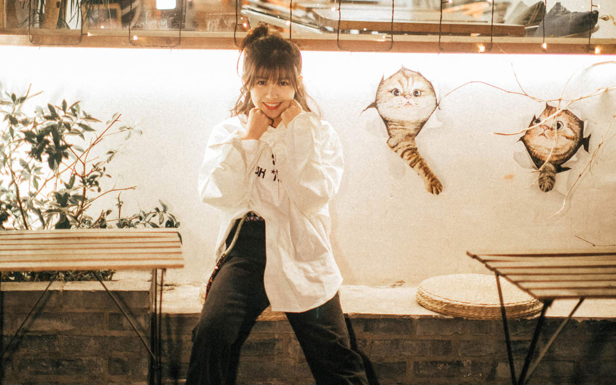 高清广东深圳女星火箭少女赖美云手机壁纸图片