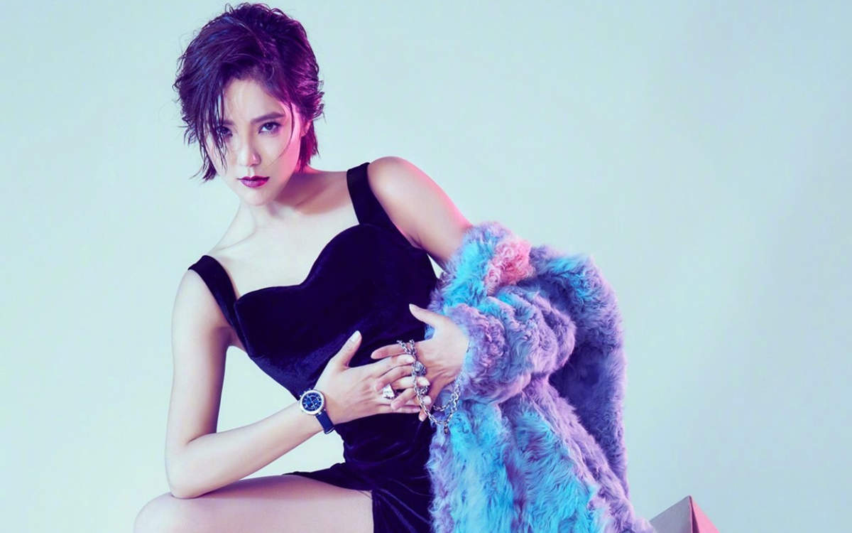 高清吉林女明星赵奕欢性感运动服美图图片