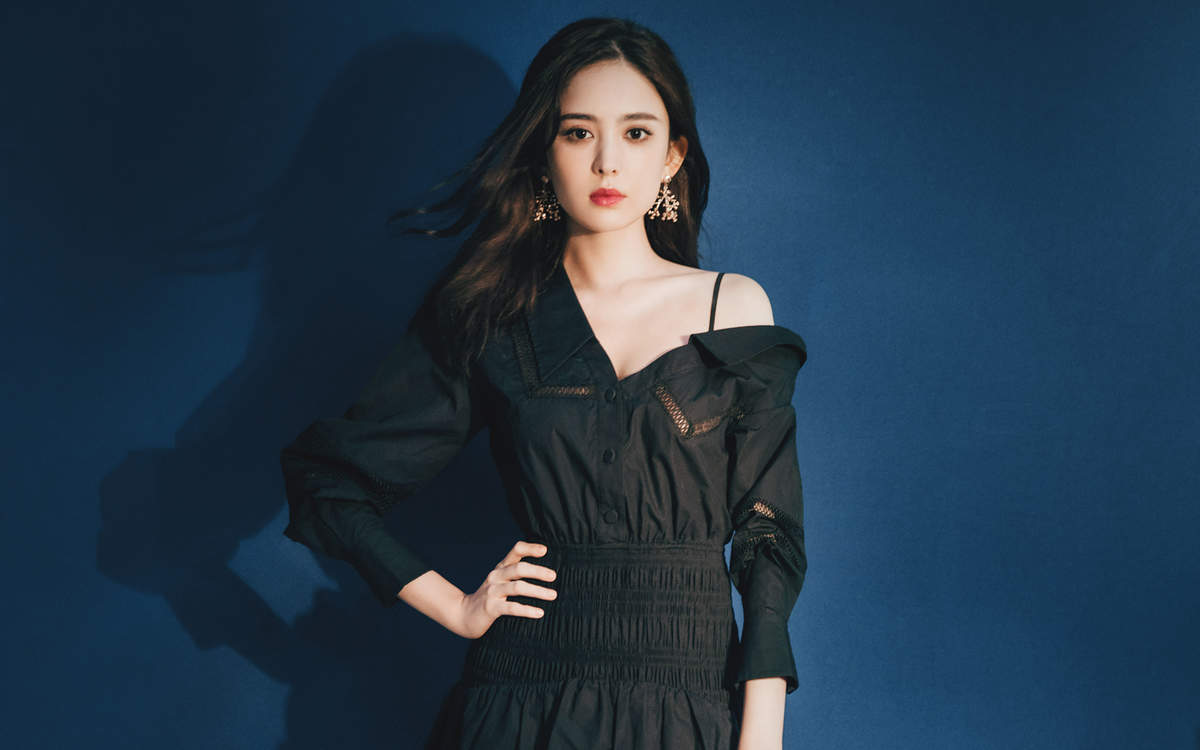 中国内地新疆乌鲁木齐市影视女演员古力娜扎率性性感写真手机壁纸图片