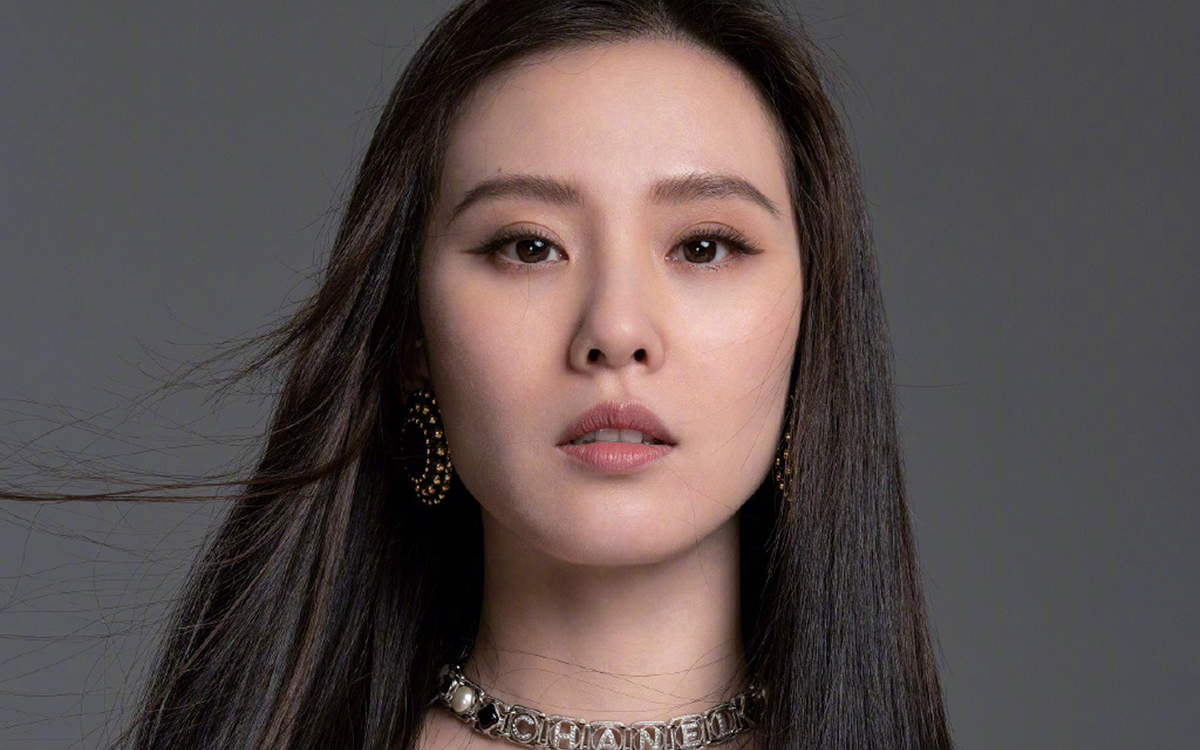 美女明星李晟桌面超清壁纸图片