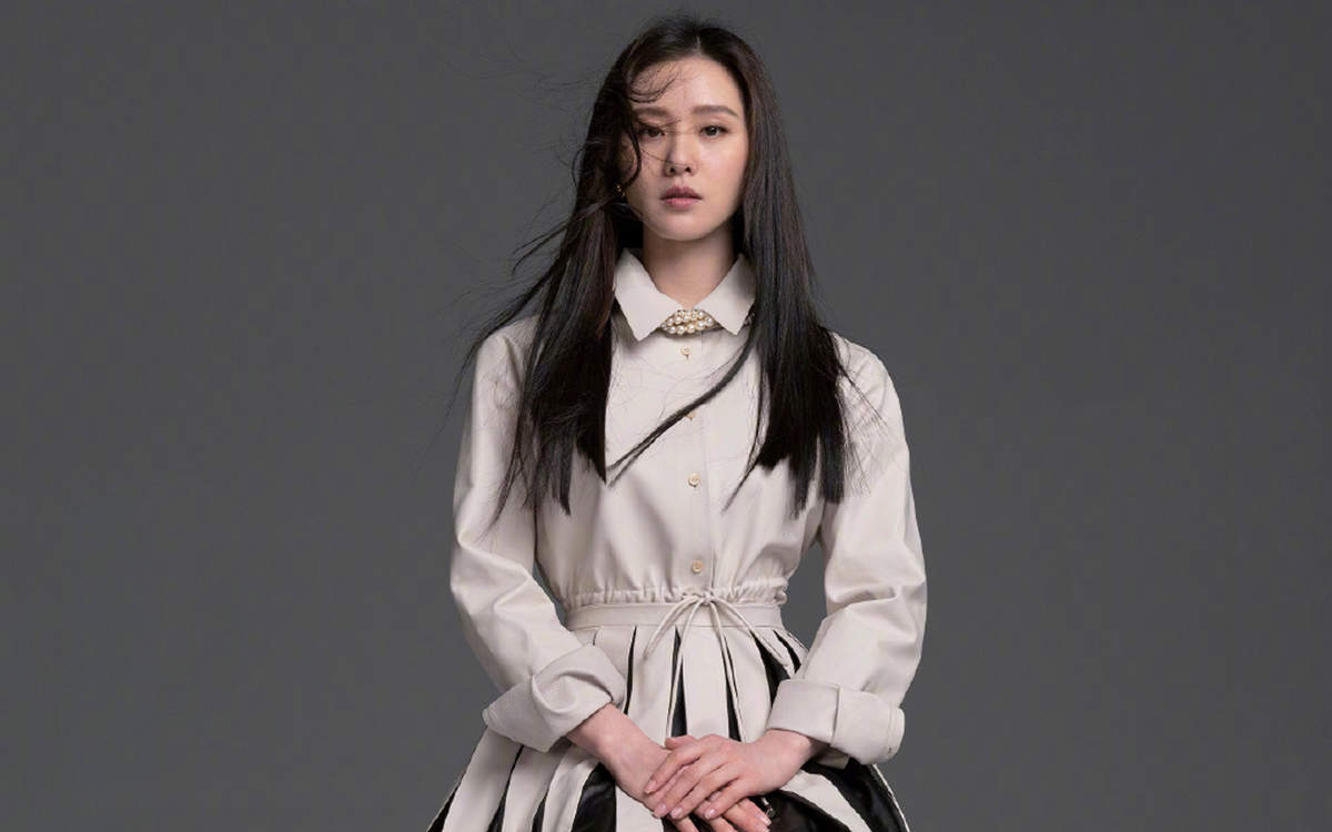 美女明星李晟桌面超清壁纸图片