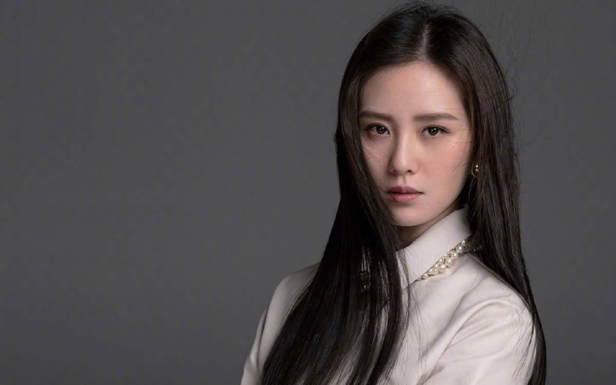 美女明星李晟桌面超清壁纸图片