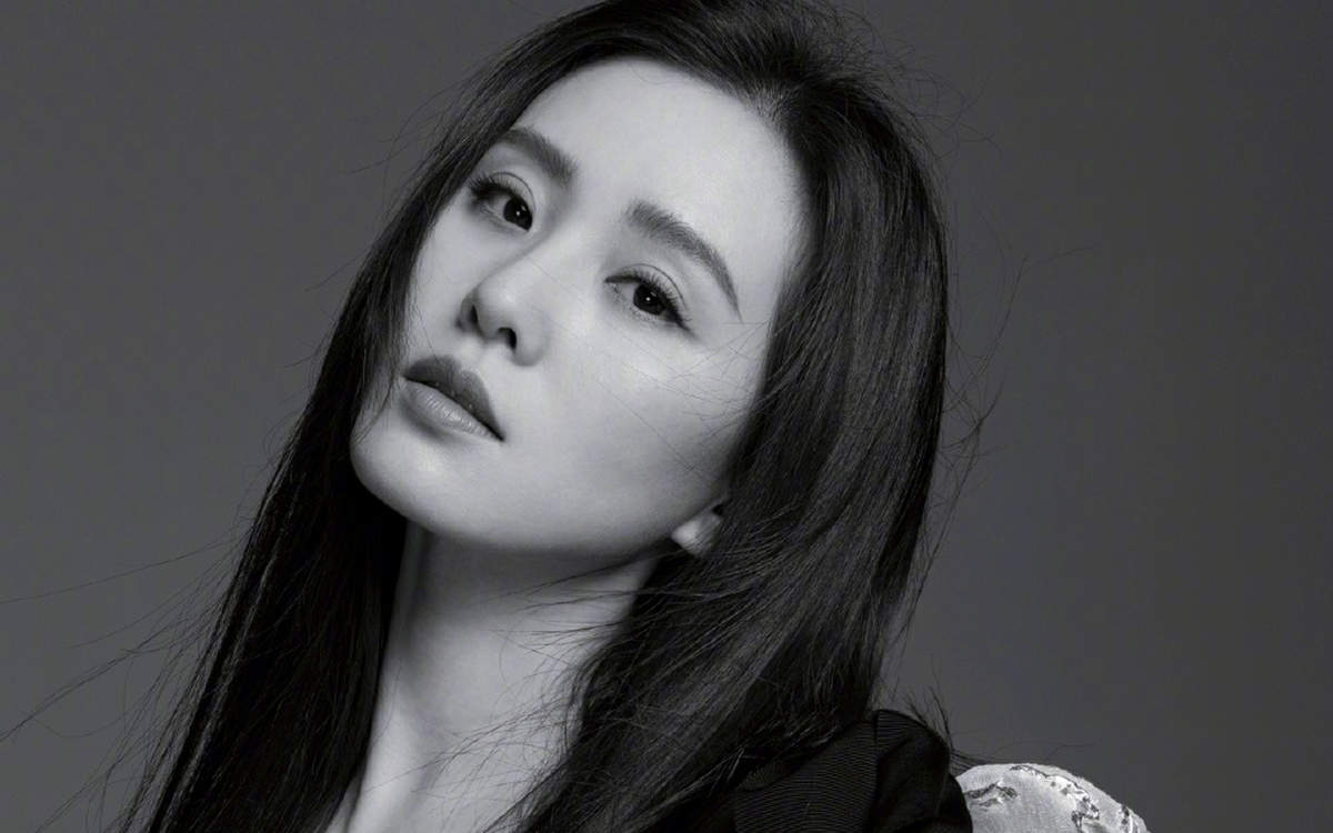 美女明星李晟桌面超清壁纸图片