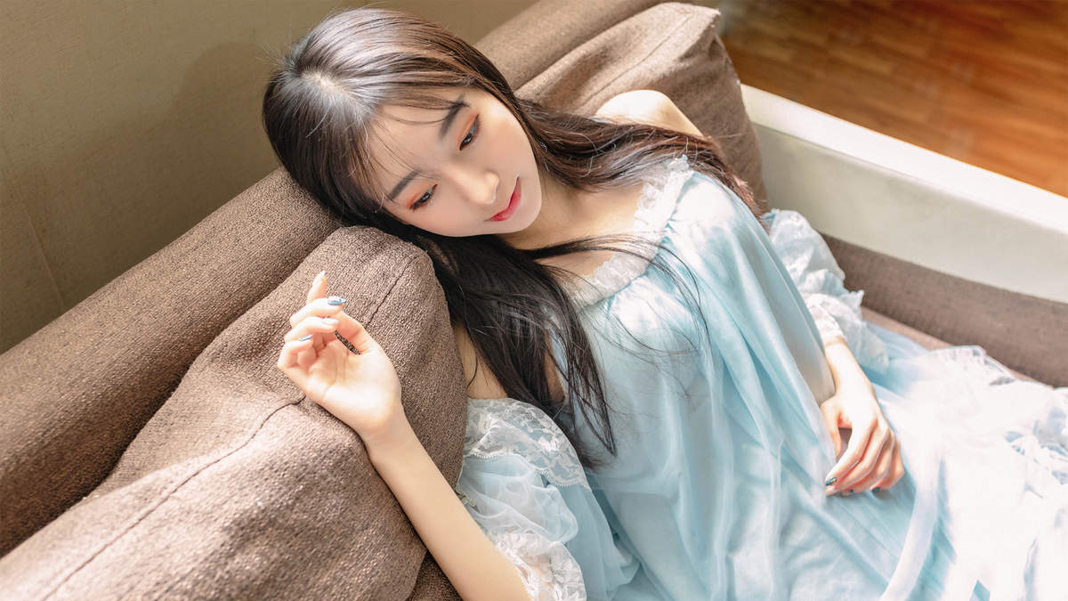 妖艳睡裙美女惹火身材诱人写真图片图片