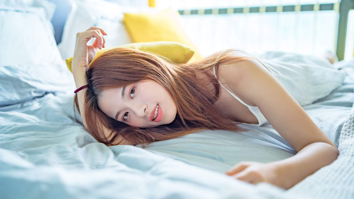 妖艳睡裙美女惹火身材诱人写真图片图片