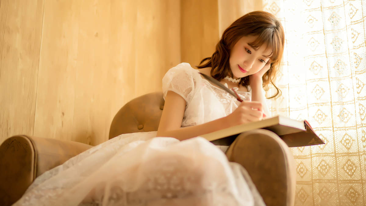 妖艳睡裙美女惹火身材诱人写真图片图片