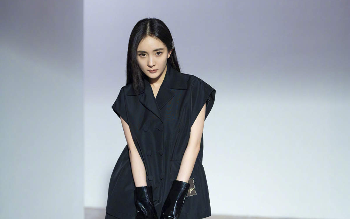 中国内地北京影视女演员杨幂优雅复古写真桌面壁纸图片