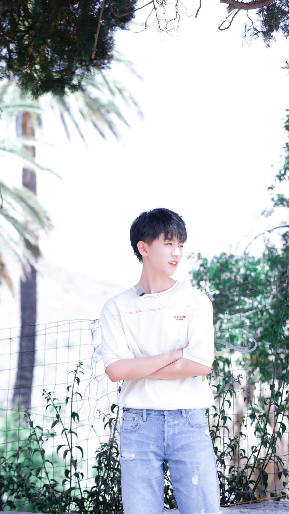 高清中国内地男歌手演员王俊凯微博之夜魅力写真图片图片