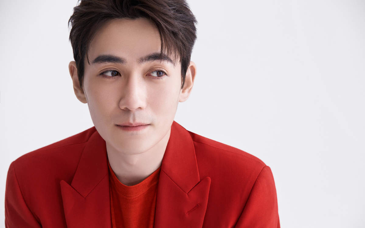 高清中国大陆武汉男演员朱朱一龙芭莎男士魅力写真大片图片