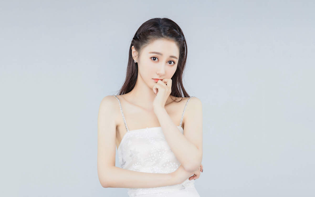 马泽涵清新甜美写真桌面壁纸图片