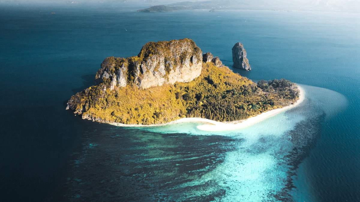 山间垂挂的瀑布风景高清宽屏桌面壁纸图片