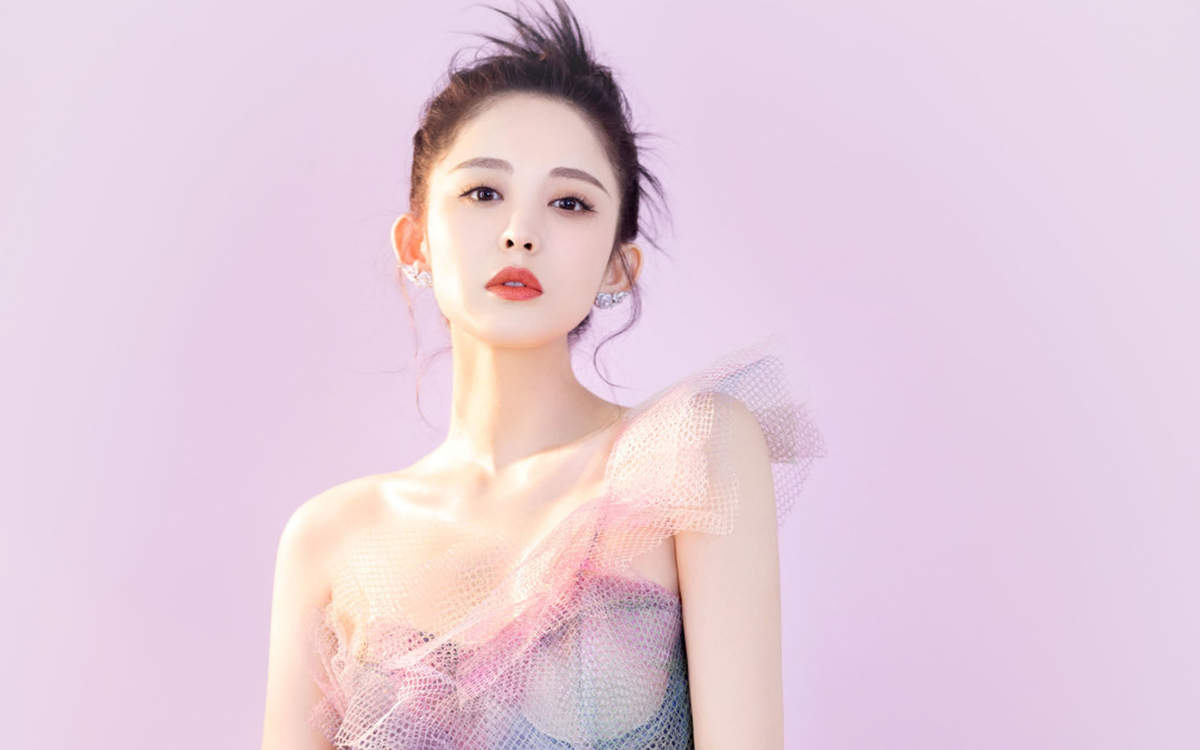 中国内地新疆乌鲁木齐市影视女演员古力娜扎微博之夜性感甜美写真图片图片