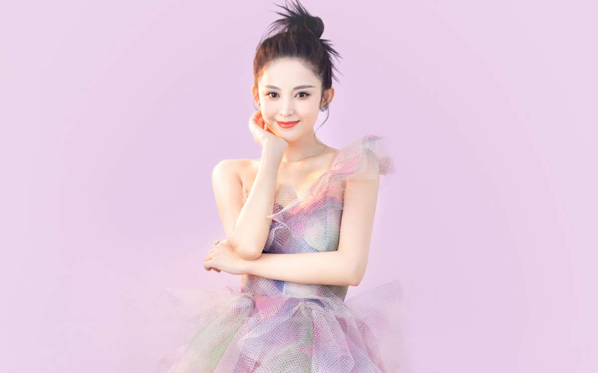中国内地新疆乌鲁木齐市影视女演员古力娜扎微博之夜性感甜美写真图片图片