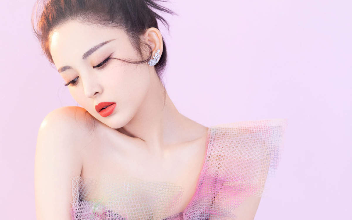 中国内地新疆乌鲁木齐市影视女演员古力娜扎微博之夜性感甜美写真图片图片