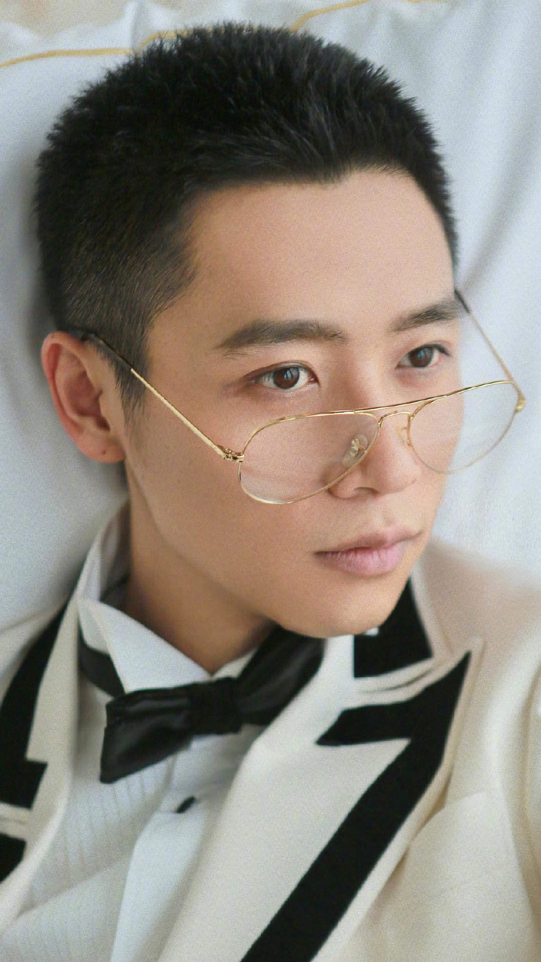 高清甘肃省兰州男明星魏晨俊朗帅气写真手机壁纸图片