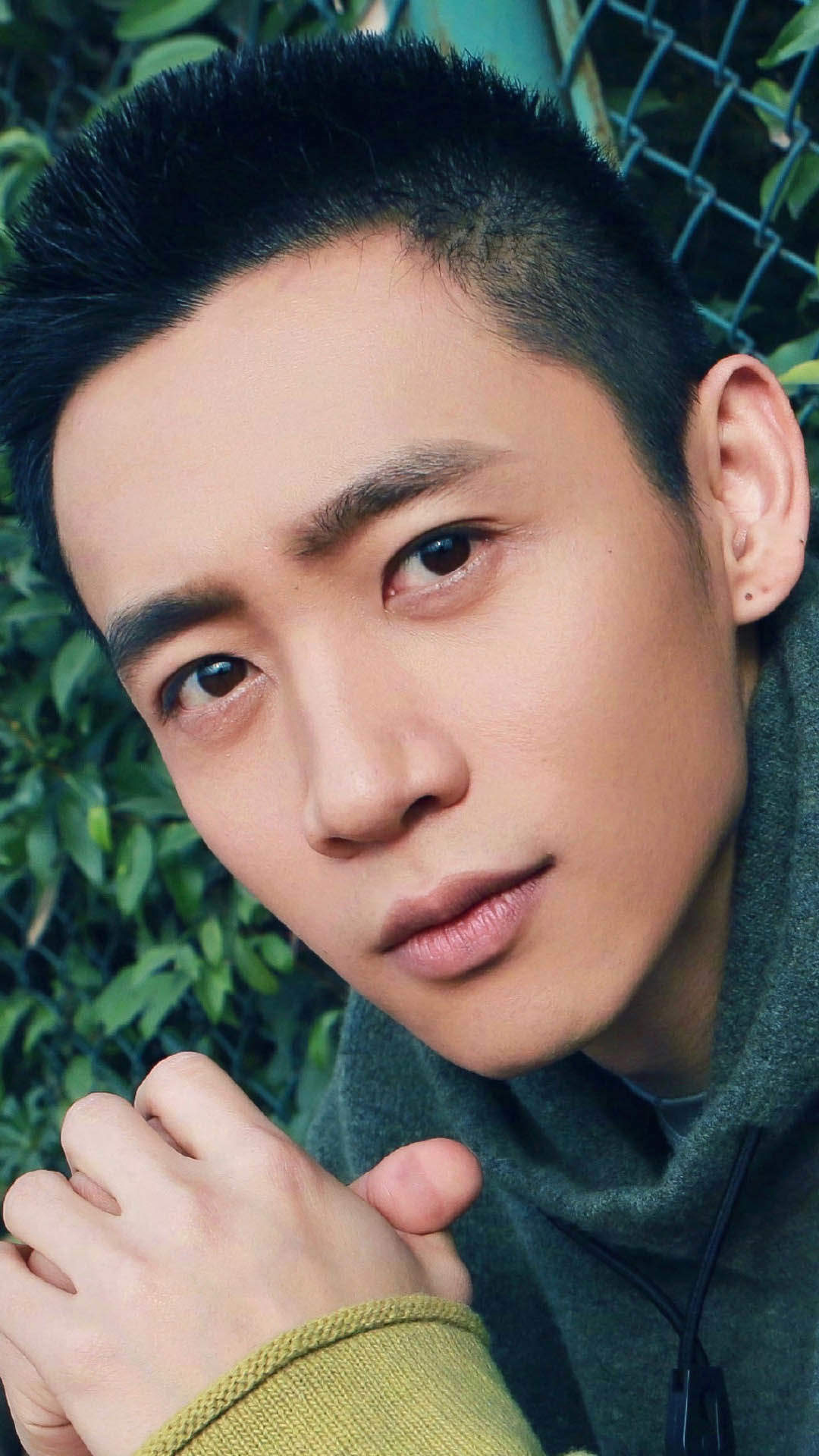 高清甘肃省兰州男明星魏晨俊朗帅气写真手机壁纸图片