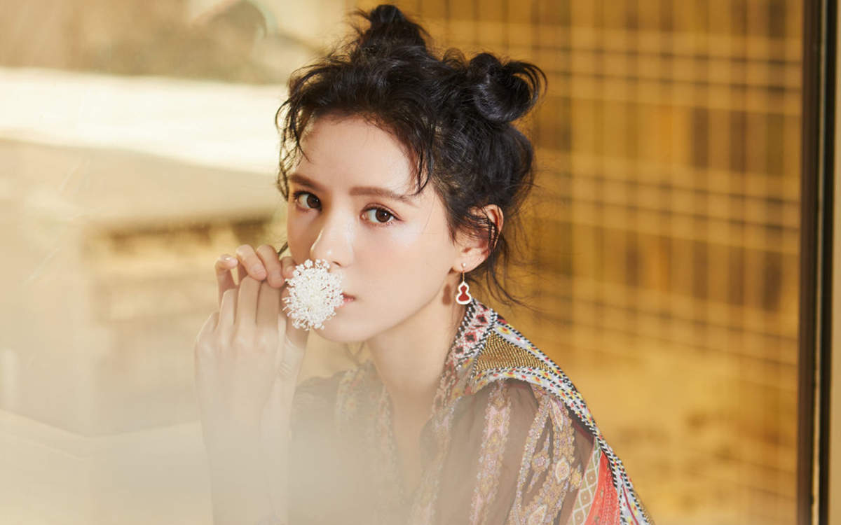 中国内地新晋女演员模特张予曦妩媚浴袍微博美照图片图片