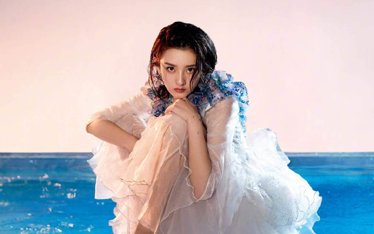 中国北京当代95后女演员宋祖儿性感湿发写真桌面壁纸图片 中国北京当代95后女演员宋祖儿性感湿发写真桌面壁纸图片